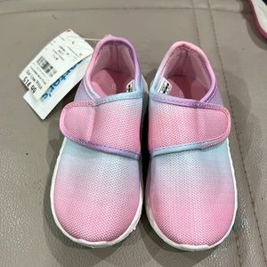 Unicorn colors shoes , pink, purple and blue. SIZE 8 For toddle girls.
